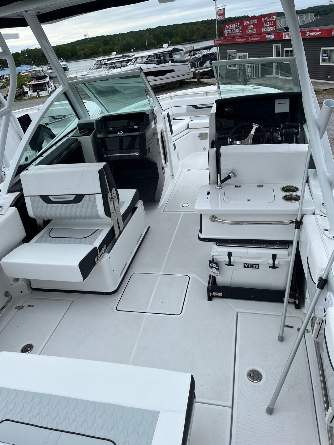 2024 Blackfin 252 DC