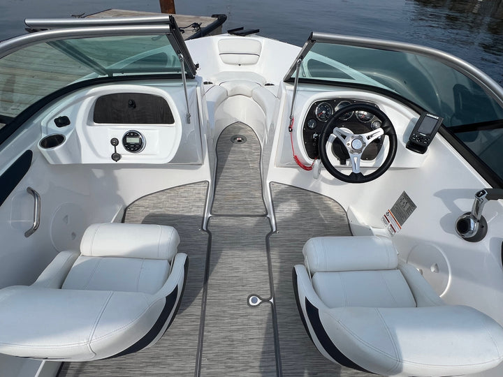 2017 Rinker 18 QX