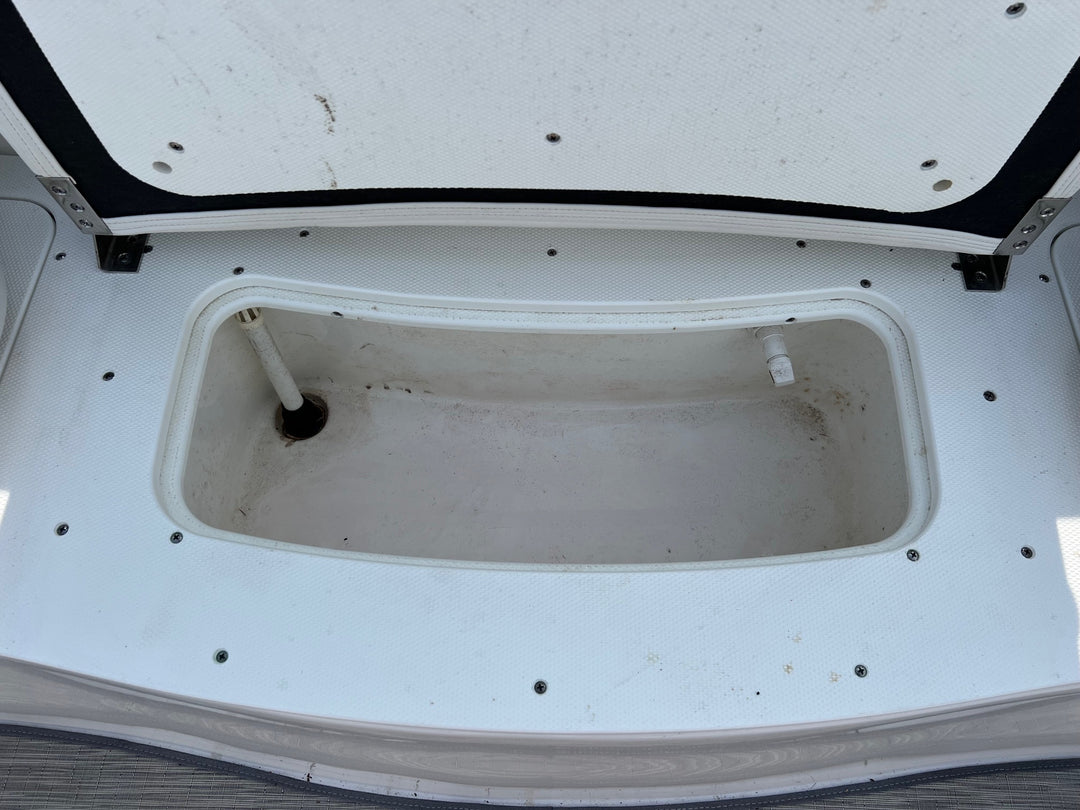 2017 Rinker 18 QX
