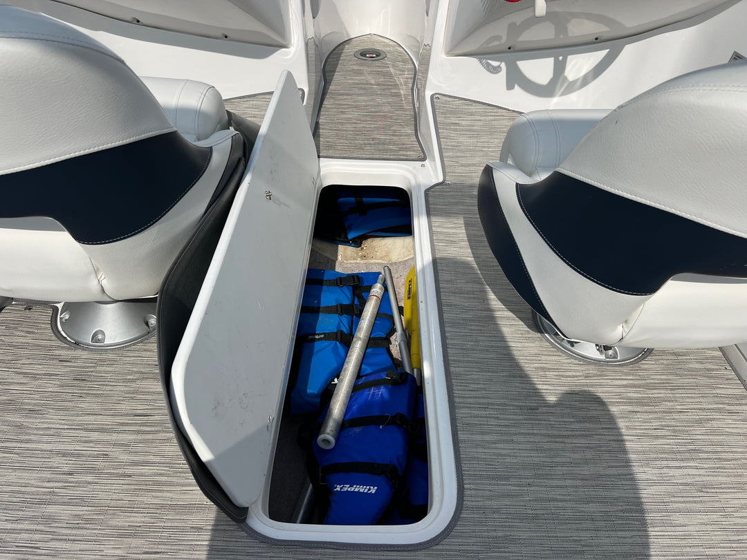 2017 Rinker 18 QX