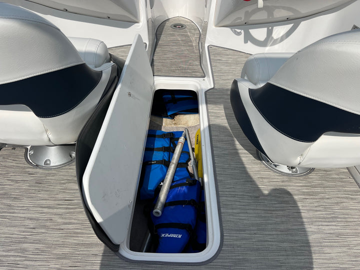 2017 Rinker 18 QX